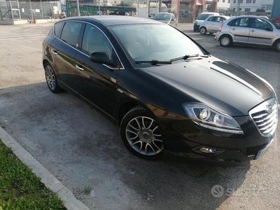 Usata Lancia Delta 120 CV (88 kW) 2013 Marrone Utilitaria