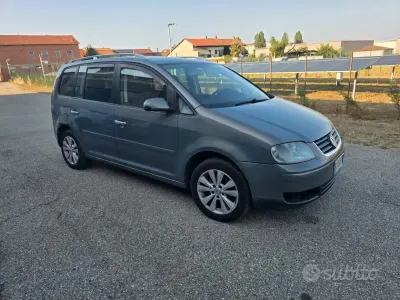 Usata VW Touran Highline 140 CV (102 kW) 2004 Grigio Monovolume
