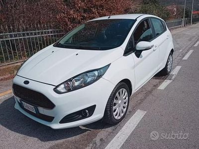 Begagnad Ford Fiesta Titanium 95 HK (69 kW) 2016 Vit Sedan