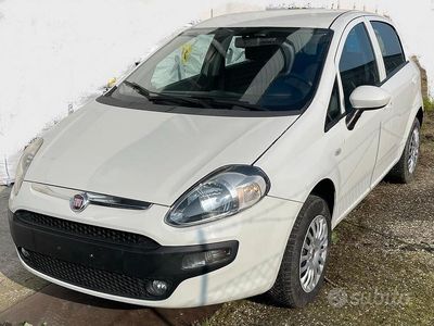 Usata Fiat Punto 77 CV (56 kW) 2013 Bianco Utilitaria