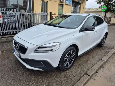 Usata Volvo V40 CC Business Edition 120 CV (88 kW) 2018 Bianco Station wagon