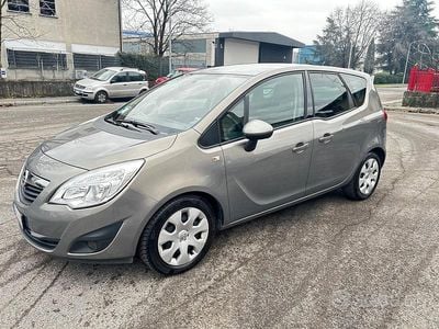 Grigio Usata 2013 Opel Meriva Monovolume | 5450 € (Buon prezzo)