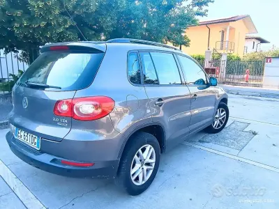 Usata VW Tiguan 140 CV (102 kW) 2010 Grigio SUV