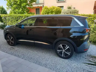 Usata Peugeot 5008 GT-line 131 CV (96 kW) 2020 Nero SUV