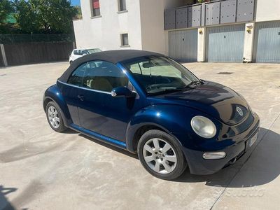 Usata VW New Beetle 90 CV (66 kW) 2004 Blu Utilitaria