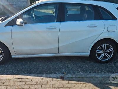 Usata Mercedes B180 90 CV (66 kW) 2018 Bianco Monovolume