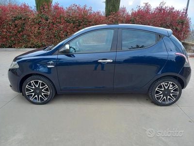 Usata Lancia Ypsilon 69 CV (50 kW) 2016 Blu Utilitaria
