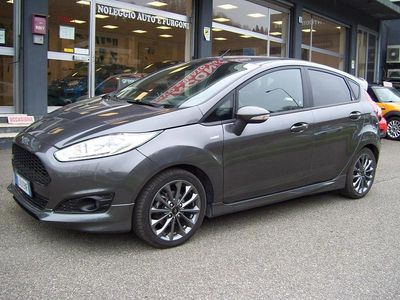 Usata Ford Fiesta ST-Line 95 CV (69 kW) 2017 Grigio Berlina