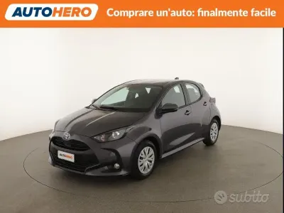 Usata Toyota Yaris Active 72 CV (52 kW) 2022 Grigio Utilitaria