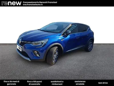 Usata Renault Captur Techno 101 CV (74 kW) 2023 Blu scuro SUV