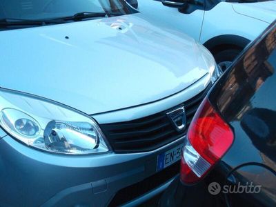 Usata Dacia Sandero 75 CV (55 kW) 2012 Argento Utilitaria