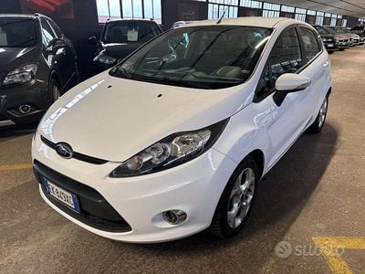 Begagnad Ford Fiesta Business Edition 82 HK (60 kW) 2011 Vit Halvkombi