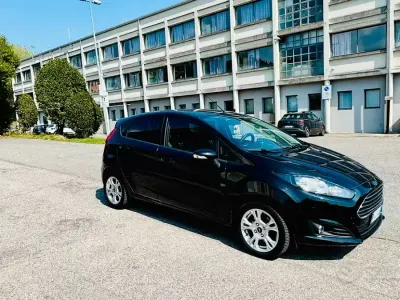Gebraucht Ford Fiesta 95 PS (69 kW) 2015 Schwarz Kleinwagen