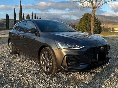 Grigio Usata 2023 Ford Focus ST-Line Berlina | 18.500 € (Ottimo prezzo)