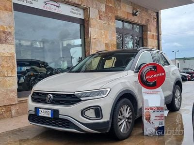 Usata VW T-Roc Life 110 CV (80 kW) 2023 Beige SUV