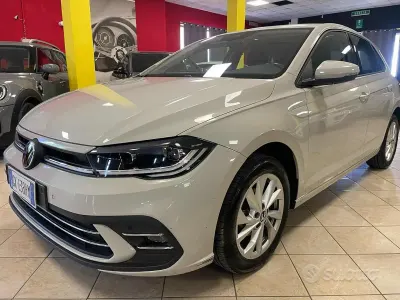 Usata VW Polo 95 CV (69 kW) 2022 Grigio Utilitaria