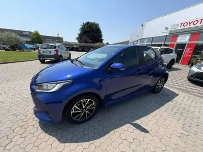Usata Toyota Yaris Hybrid Trend 92 CV (67 kW) 2022 Blu/azzurro Berlina