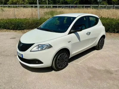Usata Lancia Ypsilon Gold 69 CV (50 kW) 2024 Bianco Utilitaria