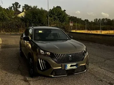 Usata Peugeot 2008 Allure 102 CV (75 kW) 2024 SUV