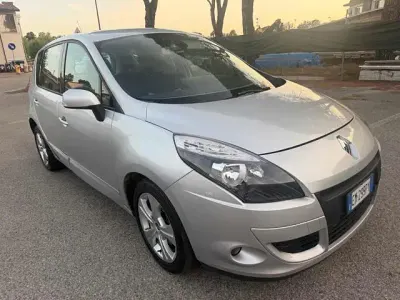 Usata Renault Scénic III 110 CV (80 kW) 2012 Grigio Monovolume