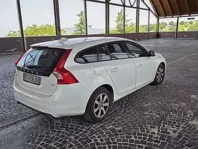 Usata Volvo V60 Kinetic 114 CV (83 kW) 2013 Bianco Station wagon