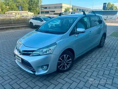 Usata Toyota Verso Style 111 CV (81 kW) 2014 Grigio Monovolume