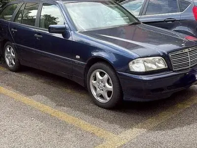 Usata Mercedes C180 122 CV (89 kW) 2000 Bluazzurro Station wagon