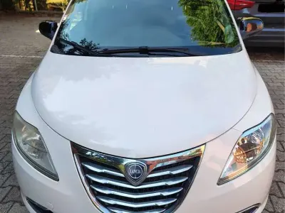 Usata Lancia Ypsilon Gold 69 CV (50 kW) 2012 Bianco Utilitaria