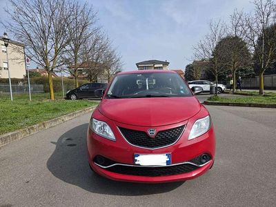 Usata Lancia Ypsilon Silver 69 CV (50 kW) 2017 Rosso Utilitaria