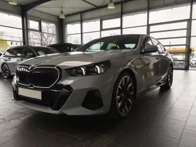 Usata BMW 520 M Sport 208 CV (152 kW) 2025 Brooklyn gray Berlina