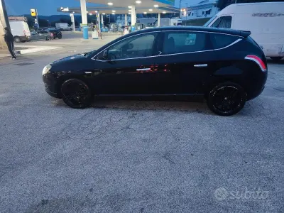 Usata Lancia Delta 120 CV (88 kW) 2011 Nero Utilitaria