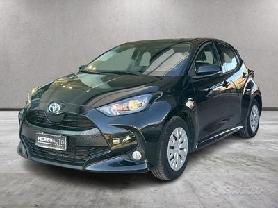 Usata Toyota Yaris Hybrid Active 92 CV (67 kW) 2022 Nero Berlina