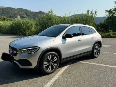 Usata Mercedes GLA200 150 CV (110 kW) 2020 Argento SUV