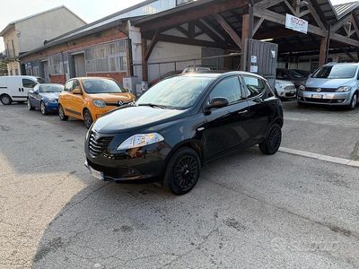 Usata Lancia Ypsilon Gold 85 CV (62 kW) 2014 Nero Utilitaria