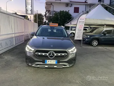 Usata Mercedes GLA200 150 CV (110 kW) 2023 Grigio SUV