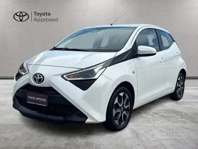 Usata Toyota Aygo X-play 72 CV (52 kW) 2019 Bianco Utilitaria