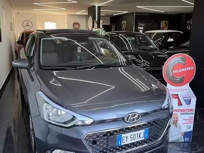Usata Hyundai i20 Style 75 CV (55 kW) 2015 Grigio Berlina