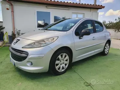 Usado Peugeot 207 68 CV (50 kW) 2006 Gris Berlina