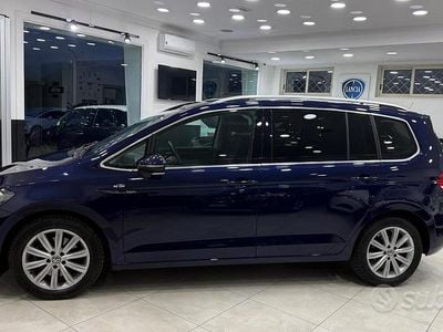 Begagnad VW Touran Highline 116 HK (85 kW) 2020 Blå Minibuss