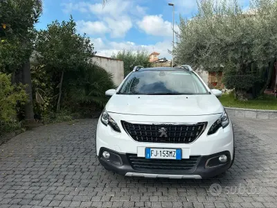 Usata Peugeot 2008 Allure 100 CV (73 kW) 2017 Bianco SUV