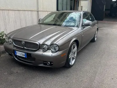 Usata Jaguar XJ Sovereign 207 CV (152 kW) 2009 Marrone Berlina