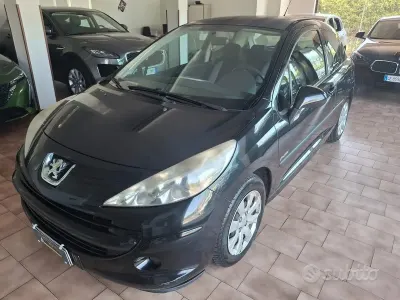 Usata Peugeot 207 73 CV (53 kW) 2008 Nero Berlina