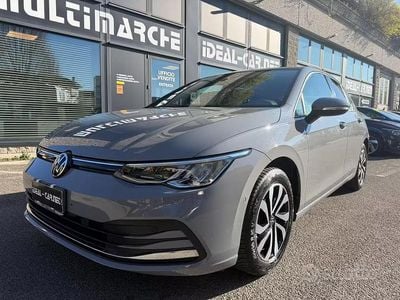 Begagnad VW Golf VIII Active 131 HK (96 kW) 2022 Grå Sedan