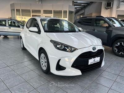 Usata Toyota Yaris Hybrid 92 CV (67 kW) 2022 Bianco Berlina