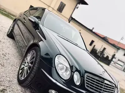 Usata Mercedes E270 177 CV (130 kW) 2004 Berlina