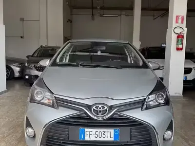 Begagnad Toyota Yaris 69 HK (50 kW) 2016 Grå Sedan