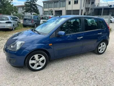 Second-hand Ford Fiesta Ghia 68 CP (50 kW) 2007 Albastru Hatchback