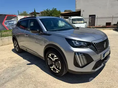 Usata Peugeot 2008 Allure 130 CV (95 kW) 2024 Grigio SUV