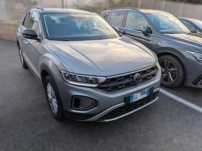 Usata VW T-Roc Life 110 CV (80 kW) 2022 Argento SUV