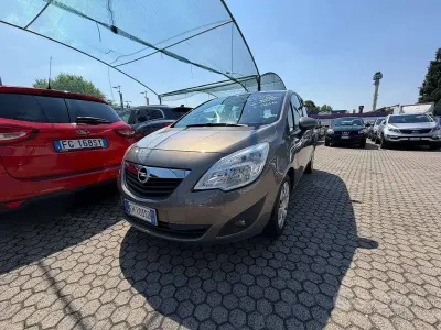 Usata Opel Meriva 101 CV (74 kW) 2011 Grigio Monovolume